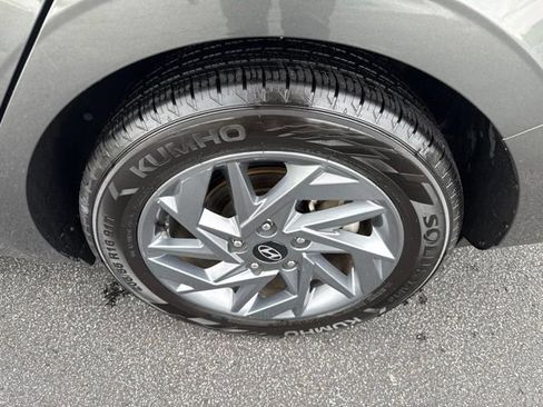 Used 2024 Hyundai Elantra SEL FWD image 11
