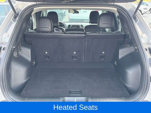 Used 2019 Jeep Cherokee Latitude Plus w/ Cold Weather Group AWD/4WD image 8