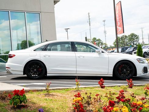 Used 2023 Audi S8 AWD/4WD image 11