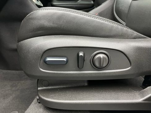 Certified 2024 GMC Terrain SLT image 9