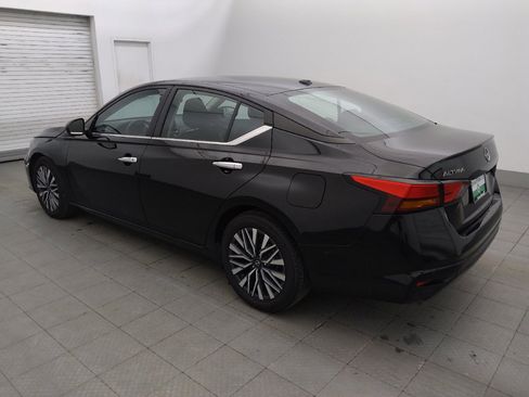 Used 2025 Nissan Altima 2.5 SV FWD image 3