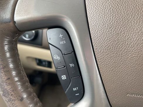 Used 2012 Chevrolet Suburban LTZ image 21