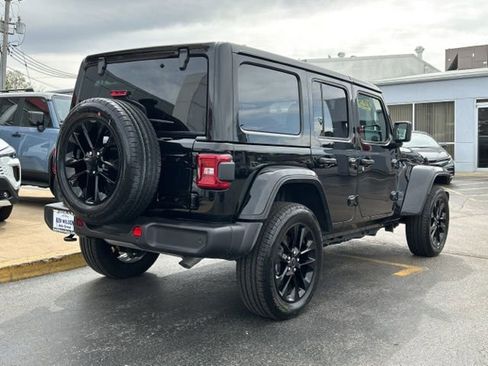 Used 2025 Jeep Wrangler Unlimited Sahara w/ Safety Group AWD/4WD image 14