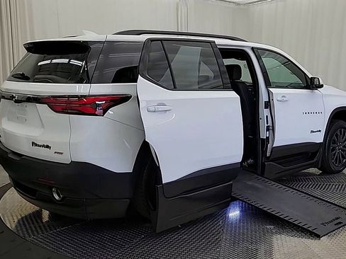 Used 2023 Chevrolet Traverse RS image 8