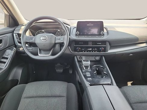 Used 2025 Nissan Rogue SV FWD image 10