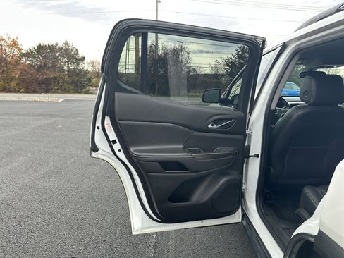 Used 2019 GMC Acadia SLT w/ Black Edition image 28