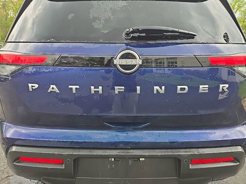 Used 2024 Nissan Pathfinder SV AWD/4WD image 8