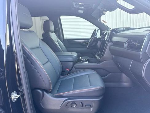 Used 2025 GMC Yukon XL AT4 w/ AT4 Premium Package AWD/4WD image 23