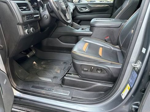 Used 2022 GMC Yukon XL AT4 w/ Technology Package AWD/4WD image 9