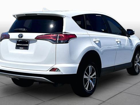 Used 2018 Toyota RAV4 XLE FWD image 11