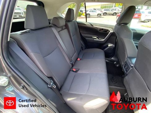 Used 2022 Toyota RAV4 LE AWD/4WD image 18