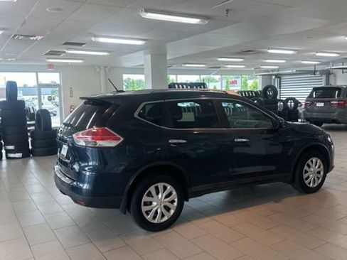 Used 2016 Nissan Rogue S w/ Appearance Package FWD image 10