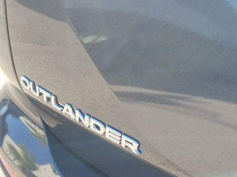 New 2026 Mitsubishi Outlander SE image 9