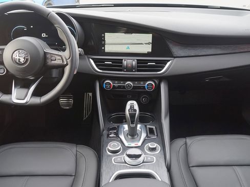 New 2024 Alfa Romeo Giulia Sprint image 2