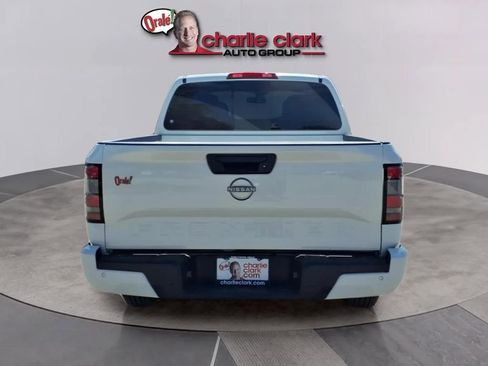 Used 2025 Nissan Frontier SV RWD image 4