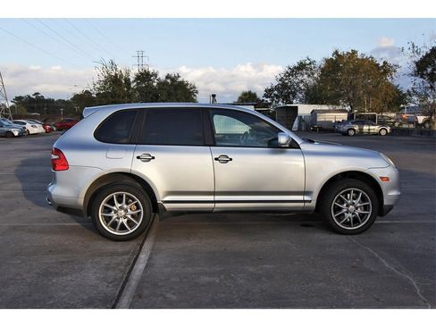 Used 2010 Porsche Cayenne S image 5