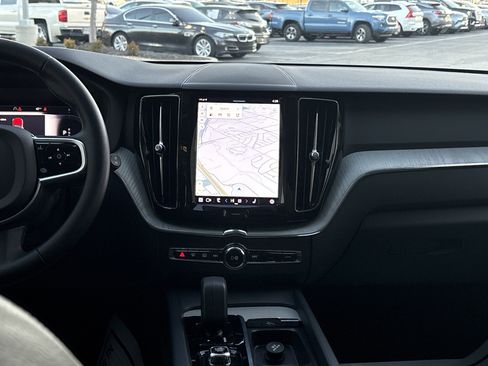 Used 2025 Volvo XC60 B5 Plus image 30