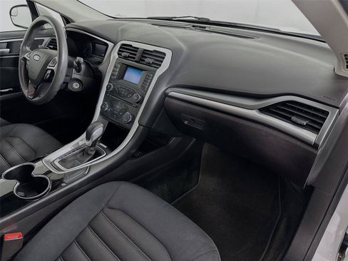 Used 2015 Ford Fusion SE FWD image 27