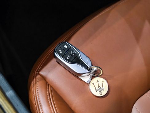 Used 2017 Maserati Ghibli RWD image 52