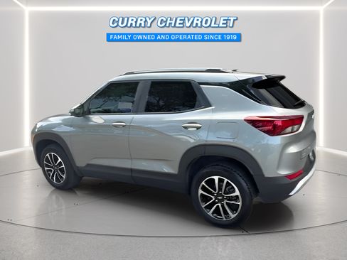 Used 2024 Chevrolet TrailBlazer LT AWD/4WD image 12