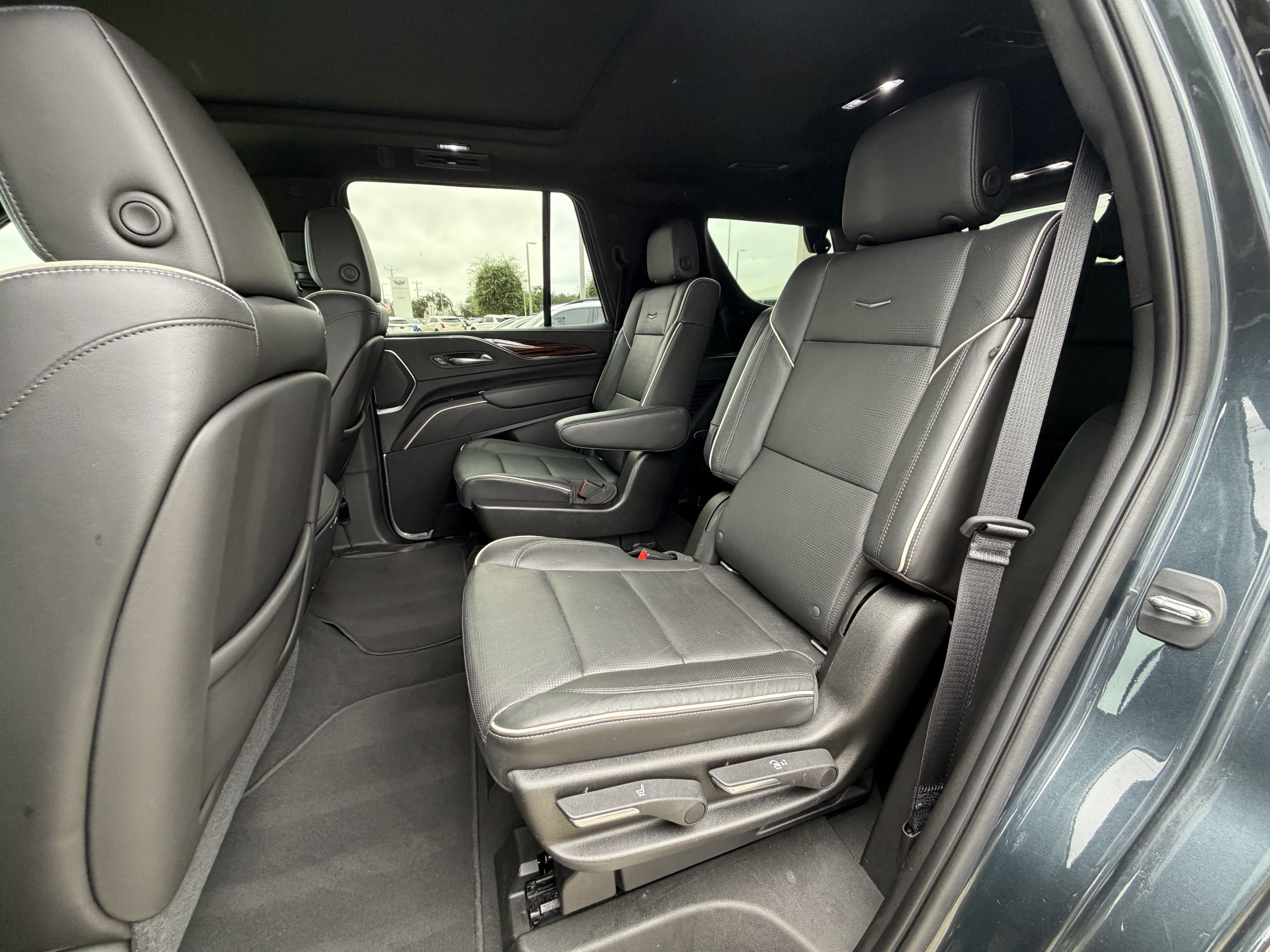 Used 2021 Cadillac Escalade Premium Luxury w/ Driver Assist Tech Package AWD/4WD image 15