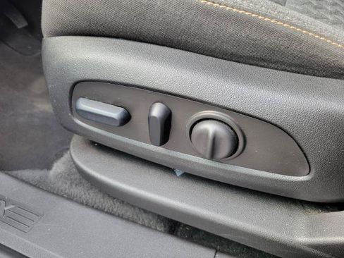Used 2024 Chevrolet Equinox LT FWD image 8