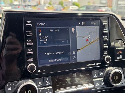 Used 2020 Toyota Highlander XLE AWD/4WD image 22