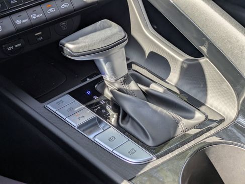 Used 2024 Hyundai Elantra Limited image 24