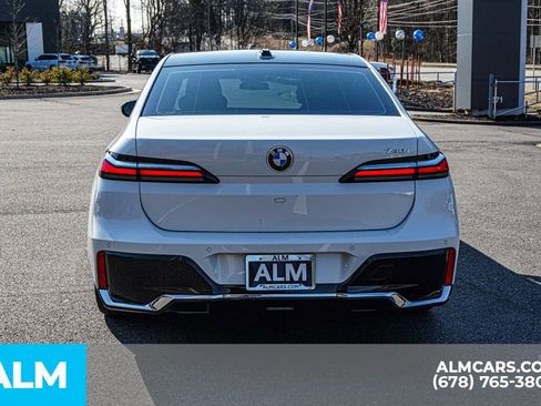 Used 2023 BMW 740i image 10