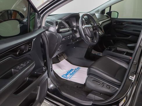Used 2023 Honda Odyssey Touring image 3