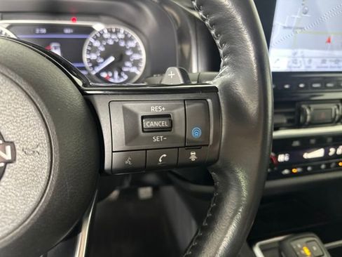 Used 2023 Nissan Pathfinder SL image 16