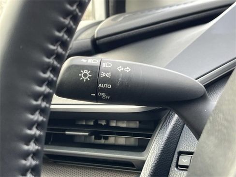 Used 2025 Toyota Prius XLE image 29