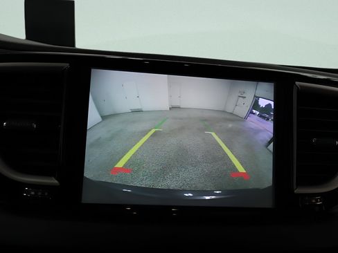 Used 2023 Chrysler Pacifica Touring-L FWD image 15