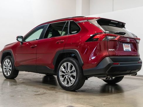 Used 2023 Toyota RAV4 XLE Premium AWD/4WD image 7