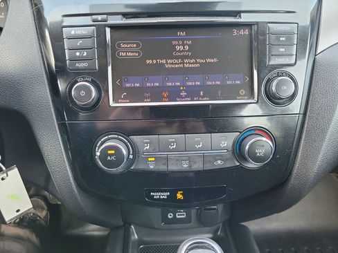 Used 2020 Nissan Rogue Sport S image 25