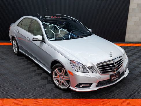 Used 2010 Mercedes-Benz E 550 4MATIC Sedan image 3