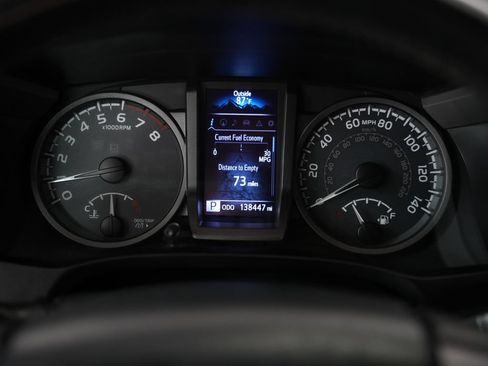 Used 2017 Toyota Tacoma TRD Sport w/ Tow Package (A/T) AWD/4WD image 18
