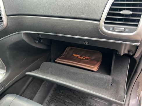 Used 2018 Jeep Grand Cherokee Limited image 34