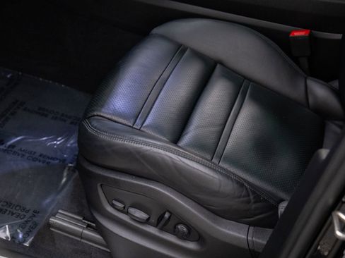 Certified 2023 Porsche Cayenne Platinum Edition image 16