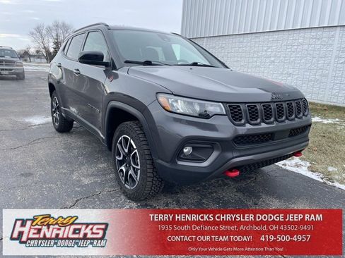 Used 2024 Jeep Compass Trailhawk w/ Trailhawk Convenience Group image 1