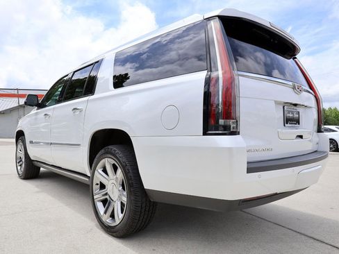 Used 2016 Cadillac Escalade ESV Premium AWD/4WD image 4