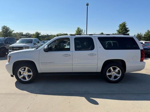 Used 2007 Chevrolet Suburban LTZ w/ LTZ Preferred Equipment Group RWD image 4