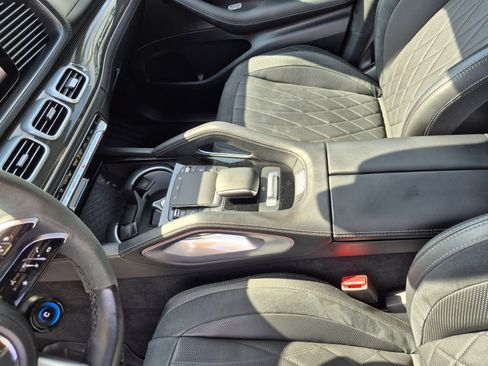 Used 2025 Mercedes-Benz GLS 63 AMG 4MATIC image 30
