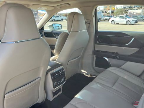 Used 2018 Lincoln Continental Reserve image 20