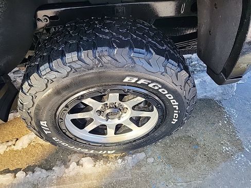 Used 2017 GMC Canyon SLT w/ Driver Alert Package image 23