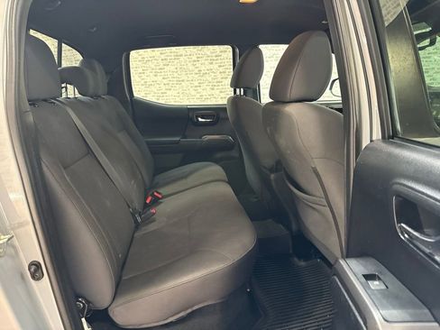 Used 2019 Toyota Tacoma TRD Off-Road AWD/4WD image 12