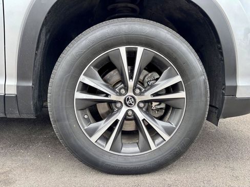 Used 2019 Toyota Highlander Plus w/ Carpet Mat Package (TMS) AWD/4WD image 33