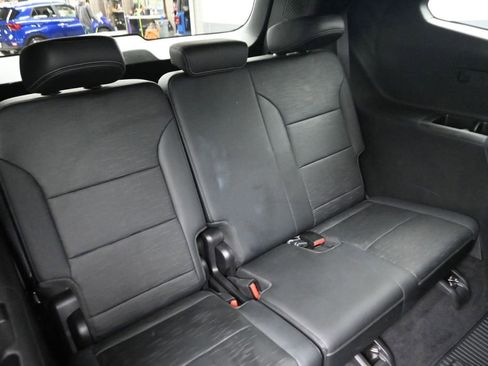 Used 2025 Buick Enclave Sport Touring w/ Power Package AWD/4WD image 9