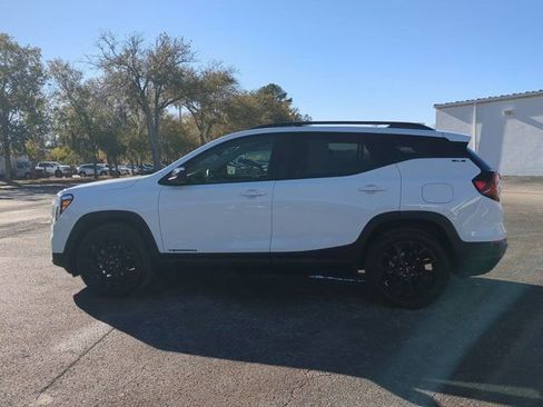 Used 2024 GMC Terrain SLE w/ Driver Convenience Package image 7