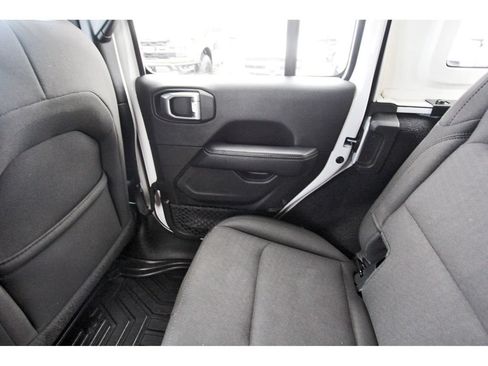 Used 2020 Jeep Wrangler Unlimited Sahara AWD/4WD image 12